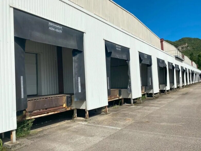 Industriel/Logistique dans Saint-Sorlin-en-Bugey à louer - Photo de l’immeuble – Image 2 sur 16