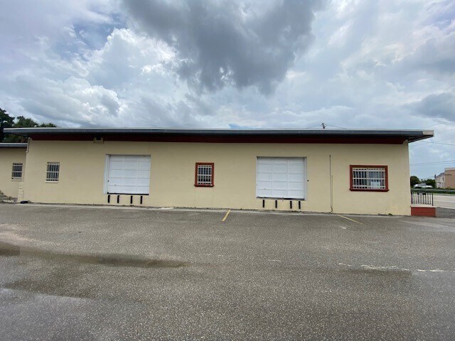 23160 Harbor View Rd, Port Charlotte, FL à louer - Photo de l’immeuble – Image 2 sur 22