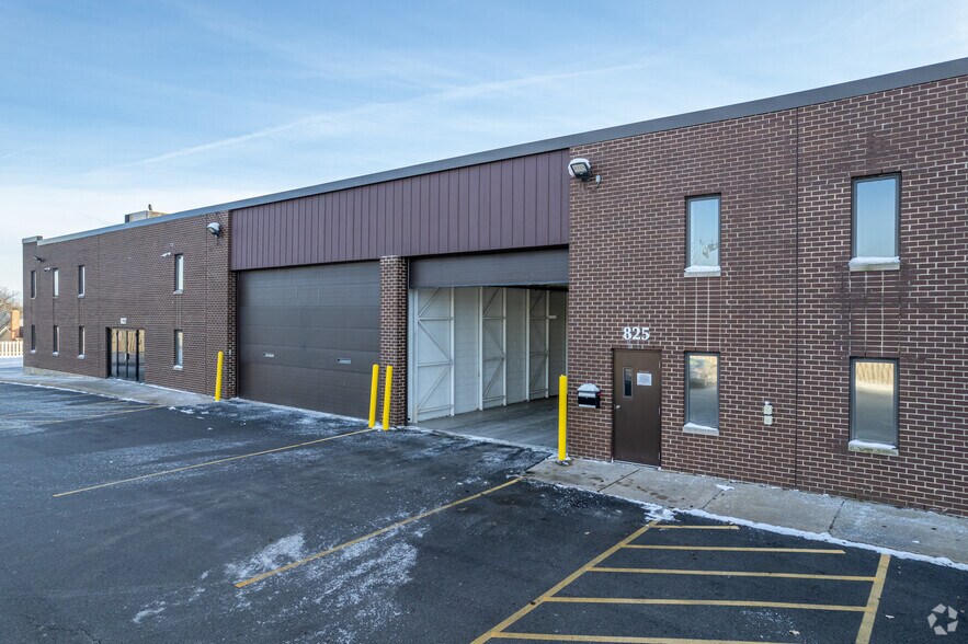 815-835 Blackhawk Dr, Westmont, IL à louer - Photo de l’immeuble – Image 3 sur 10