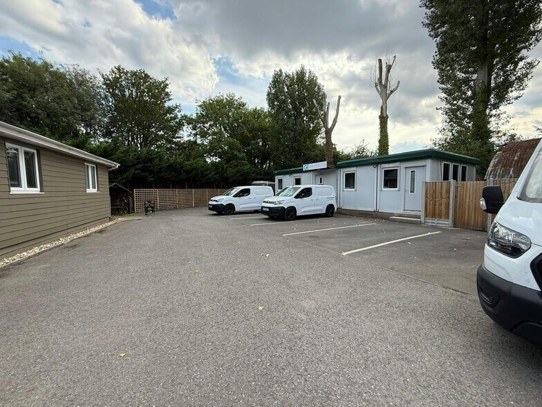 Dutton Lane, Eastleigh à louer - Photo de l’immeuble – Image 2 sur 6