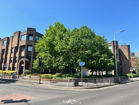 27-43 Eastern Rd, Romford à louer - Photo de l’immeuble – Image 1 sur 8