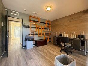 6086 Brockton Ave, Riverside, CA à louer Photo intérieure– Image 1 sur 9