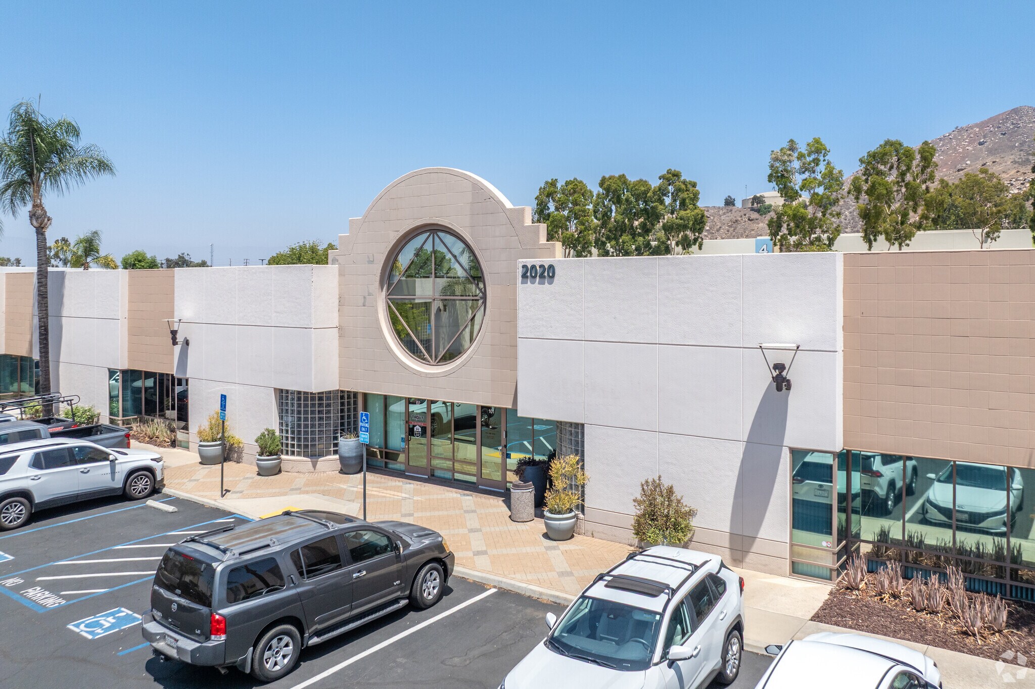 2020 Iowa Ave, Riverside, CA à louer Photo principale– Image 1 sur 19
