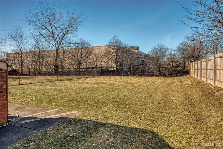 1030 Summerfield Dr, Roselle, IL à louer - Photo de l’immeuble – Image 3 sur 7