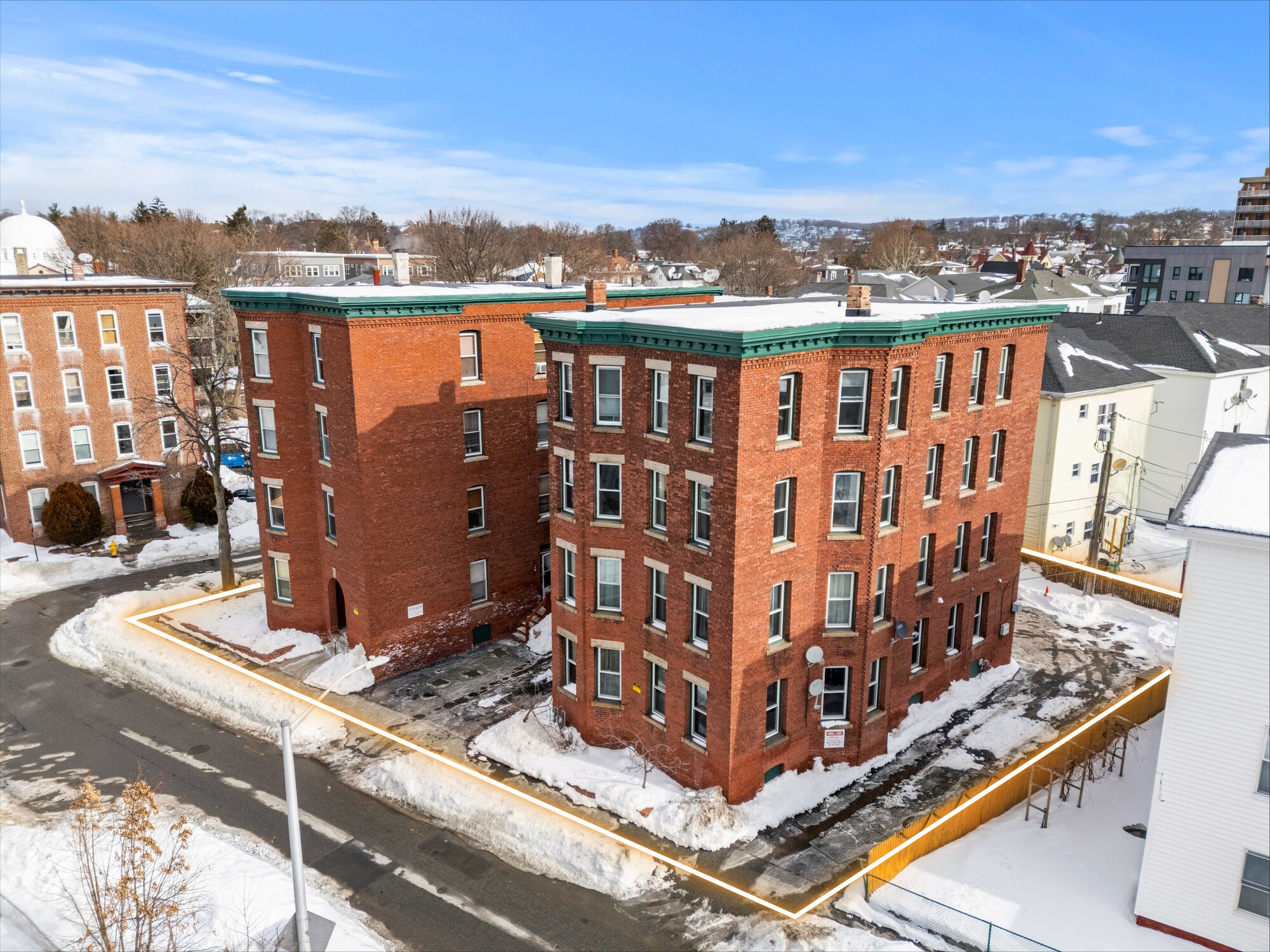 70-72 Russell Street, Worcester, MA à vendre Photo principale– Image 1 sur 22