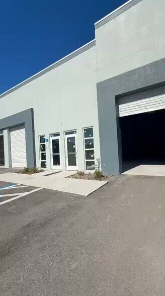 1913 NE 10th Ter, Cape Coral, FL à louer - Vidéo sur l’annonce professionnelle – Image 2 sur 27