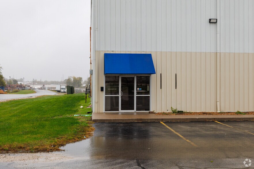 1012 N Farm Road 123, Springfield, MO à louer - Photo de l’immeuble – Image 3 sur 3