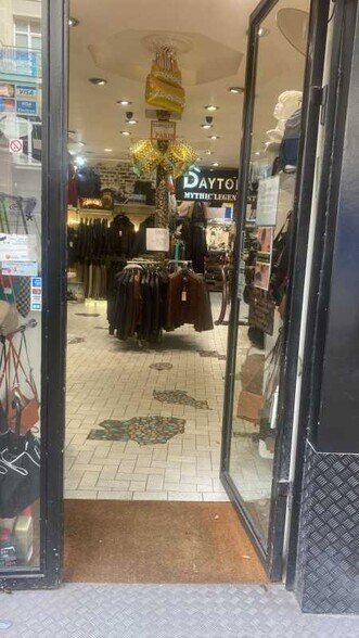 Local commercial dans Paris à louer - Hall d’entrée – Image 2 sur 10