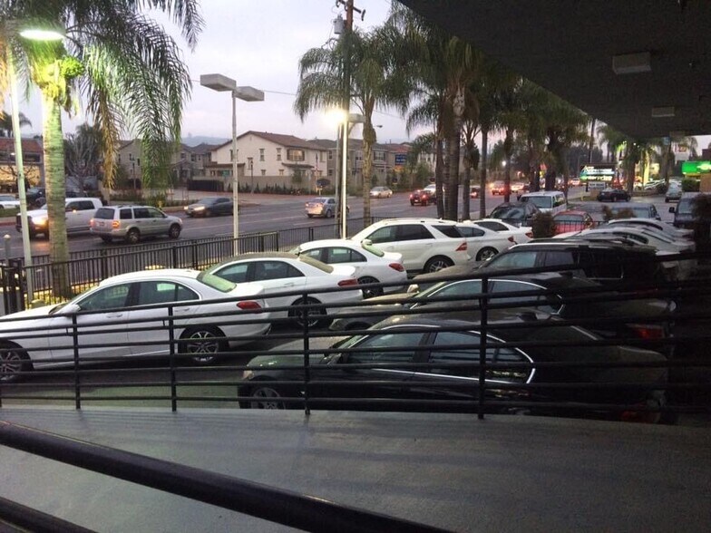 910 E Whittier Blvd, La Habra, CA à louer - Photo de l’immeuble – Image 3 sur 18