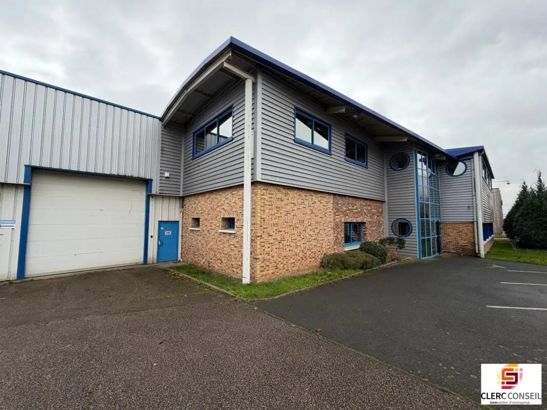 Local d’activités dans Louviers à louer Photo de l’immeuble– Image 1 sur 31