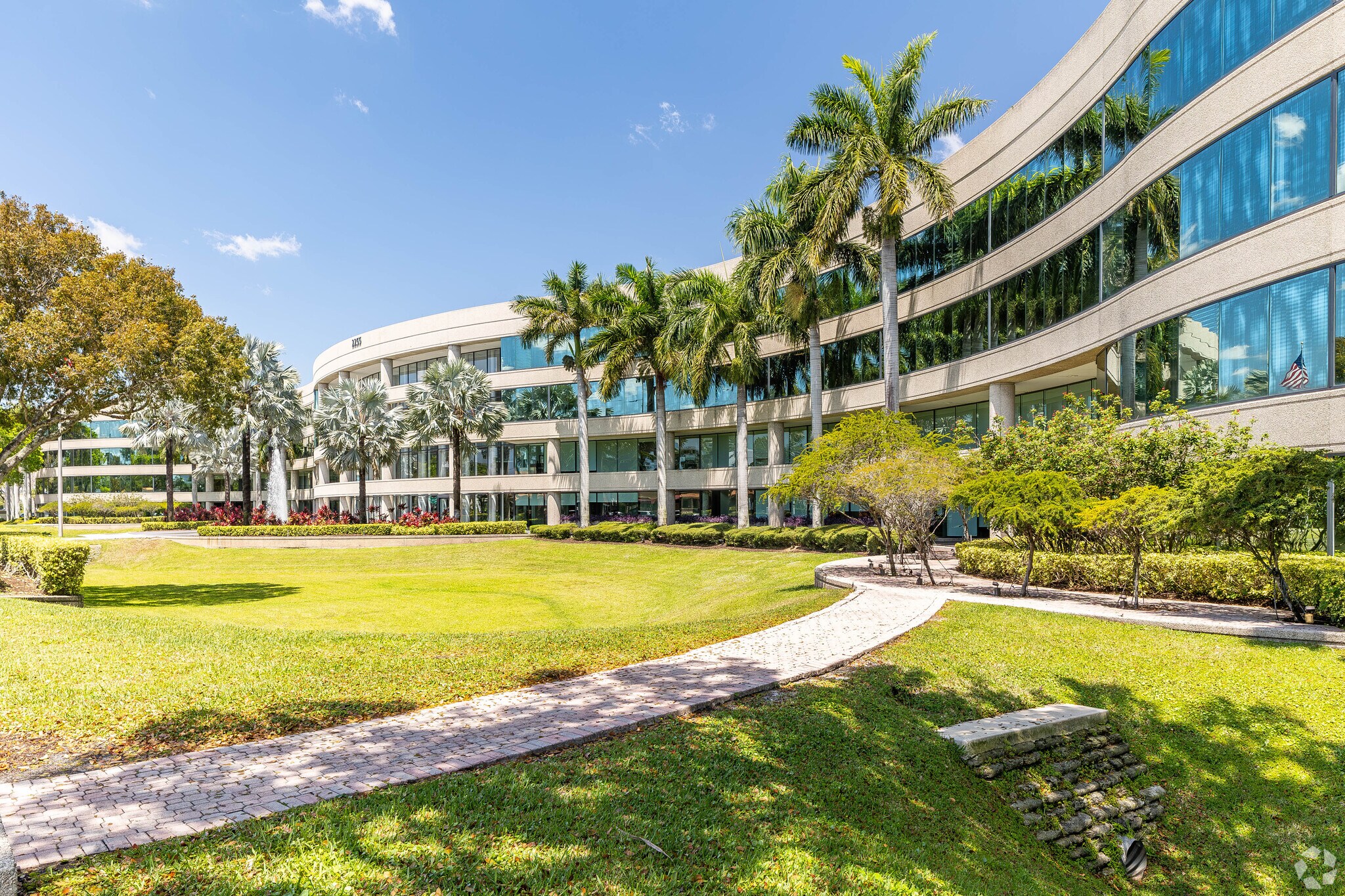2255 glades Rd, Boca Raton, FL à louer Photo de l’immeuble– Image 1 sur 14
