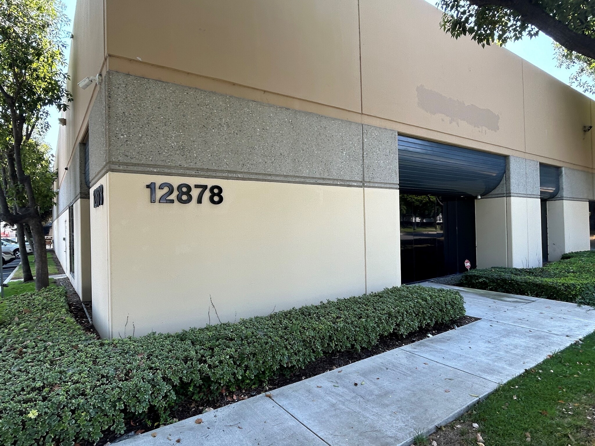 12870-12878 Florence Ave, Santa Fe Springs, CA à louer Photo de l’immeuble– Image 1 sur 8