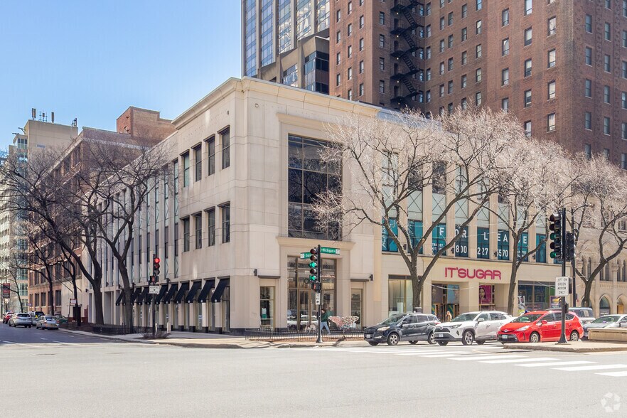 717 N Michigan Ave, Chicago, IL à louer - Photo de l’immeuble – Image 1 sur 4