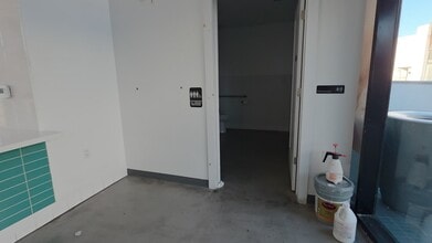 17401-17405 Ventura Blvd, Encino, CA à louer - Vidéo sur l’annonce professionnelle 