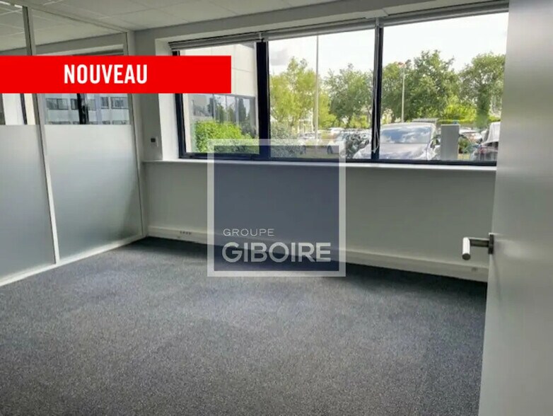 Bureau dans Saint-Grégoire à louer - Photo de l’immeuble – Image 2 sur 7