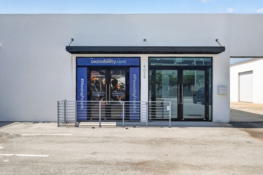 4029 NW 25th St, Miami, FL à louer - Photo de l’immeuble – Image 2 sur 36