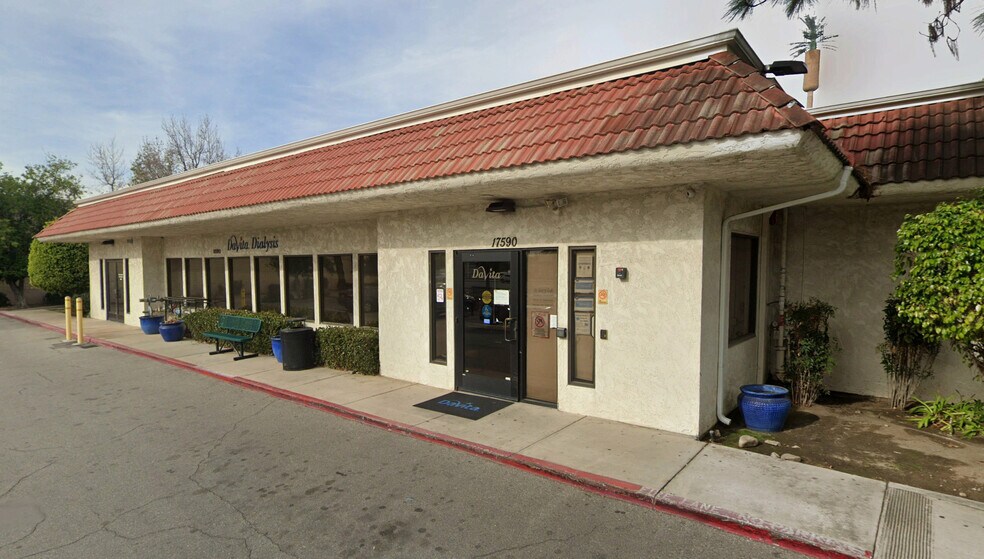 17590 Foothill Blvd, Fontana, CA à vendre - Photo de l’immeuble – Image 1 sur 3