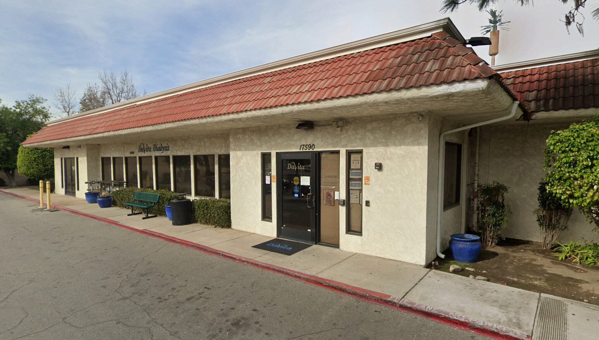 17590 Foothill Blvd, Fontana, CA à vendre Photo de l’immeuble– Image 1 sur 4