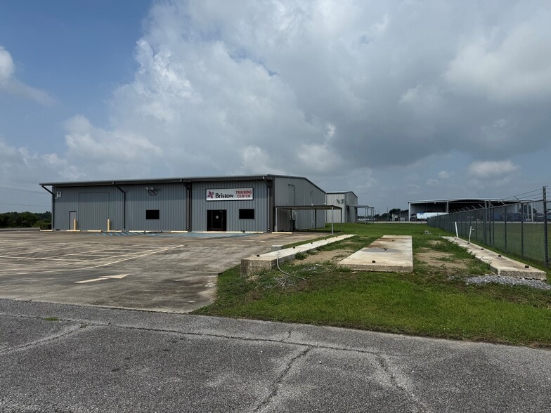 960 W Lincoln Rd, Lake Charles, LA à vendre - Photo principale – Image 1 sur 8