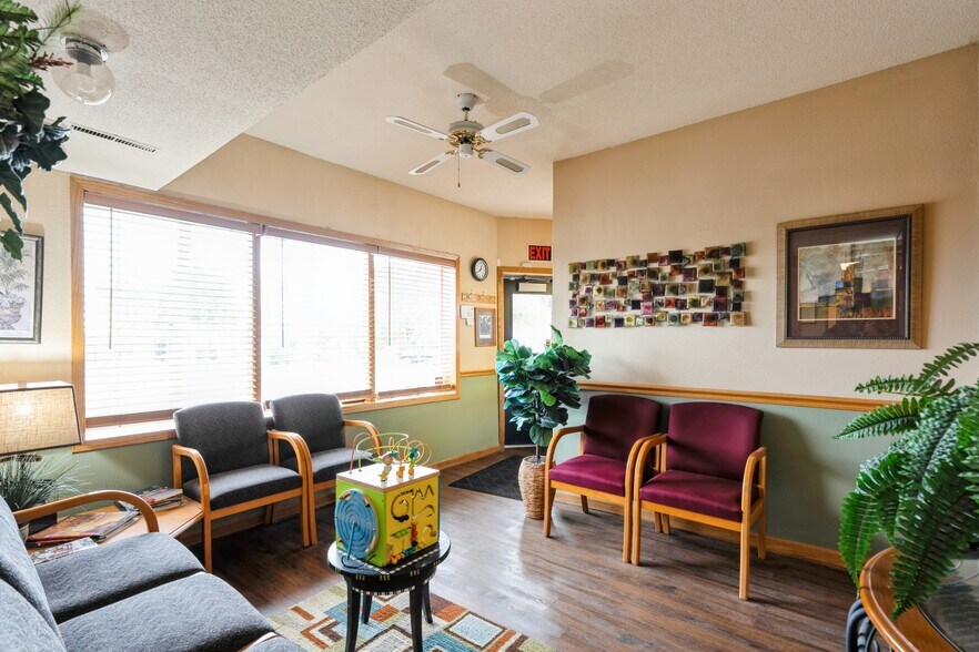 1964 Indianola Ave, Des Moines, IA à vendre - Photo de l’immeuble – Image 2 sur 19