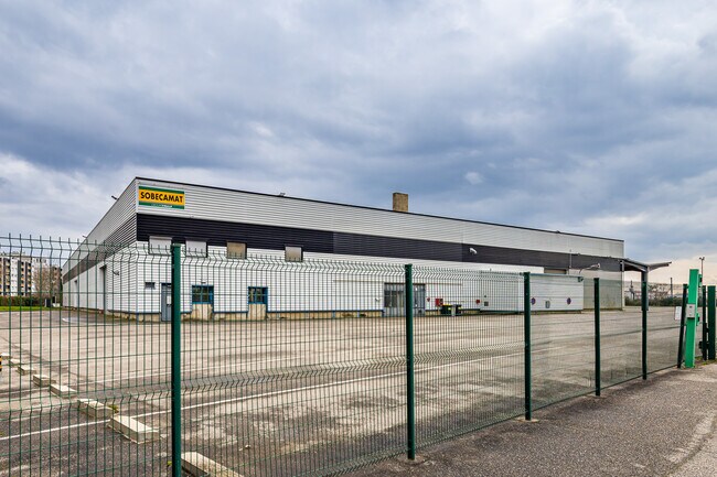 Plus de détails pour 13 Boulevard Des Roses, Saint-Priest - Industriel/Logistique à vendre