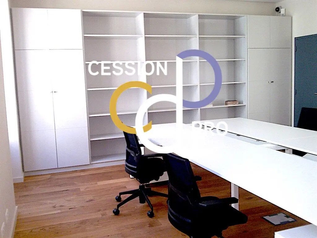 Bureau dans Nîmes à louer Photo de l’immeuble– Image 1 sur 8