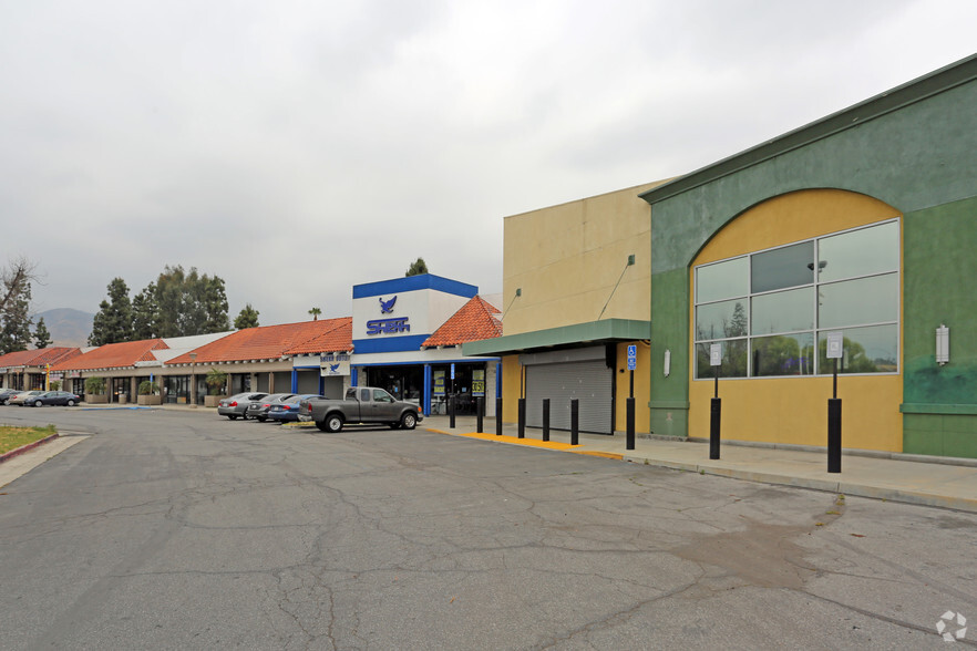 1631 E Highland Ave, San Bernardino, CA à vendre - Photo de l’immeuble – Image 2 sur 10