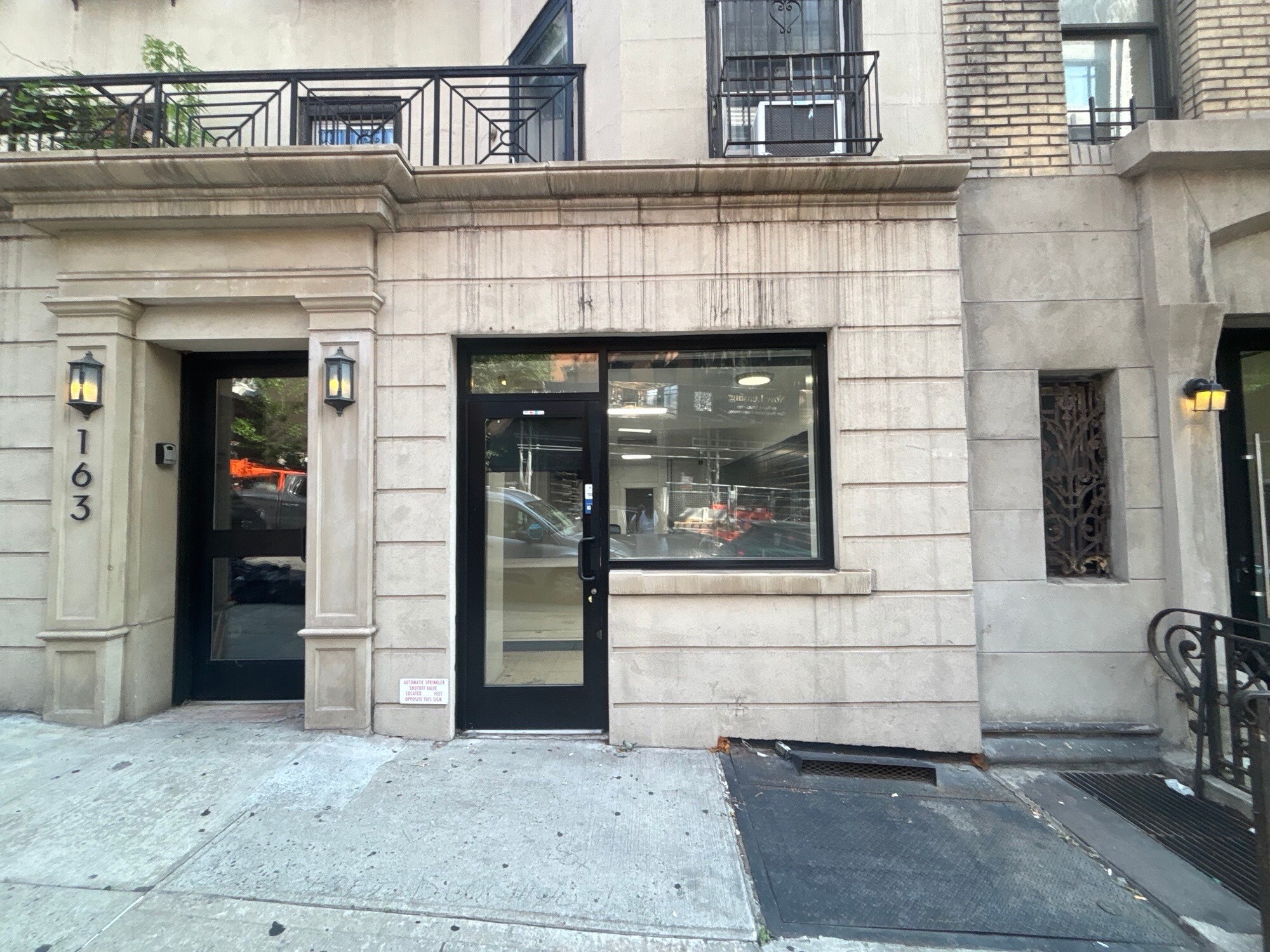 163 E 36th St, New York, NY à louer Photo de l’immeuble– Image 1 sur 6