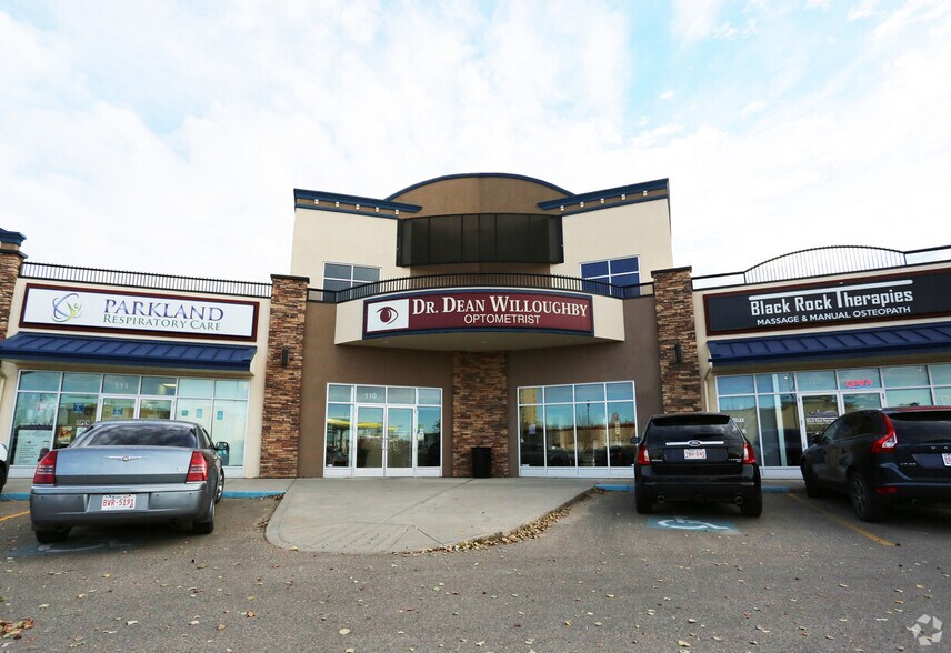 3215 49 Ave, Red Deer, AB à louer - Photo principale – Image 2 sur 11