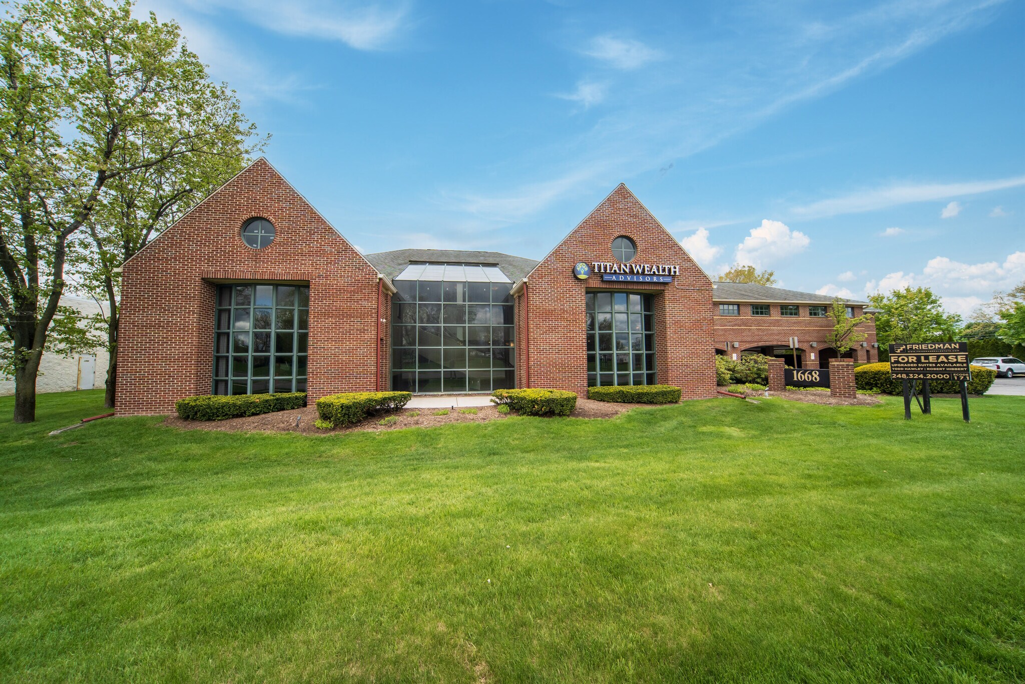 1668 S Telegraph Rd, Bloomfield Hills, MI à louer Photo principale– Image 1 sur 10