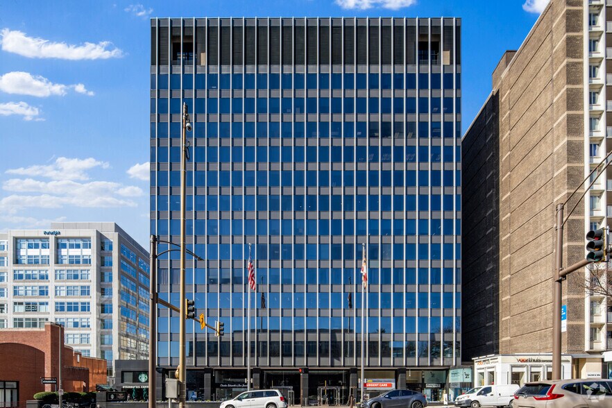 5454 Wisconsin Ave, Chevy Chase, MD à louer - Photo principale – Image 1 sur 9