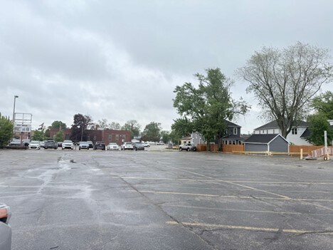 218 S East St, Crown Point, IN à vendre - Photo de l’immeuble – Image 2 sur 9