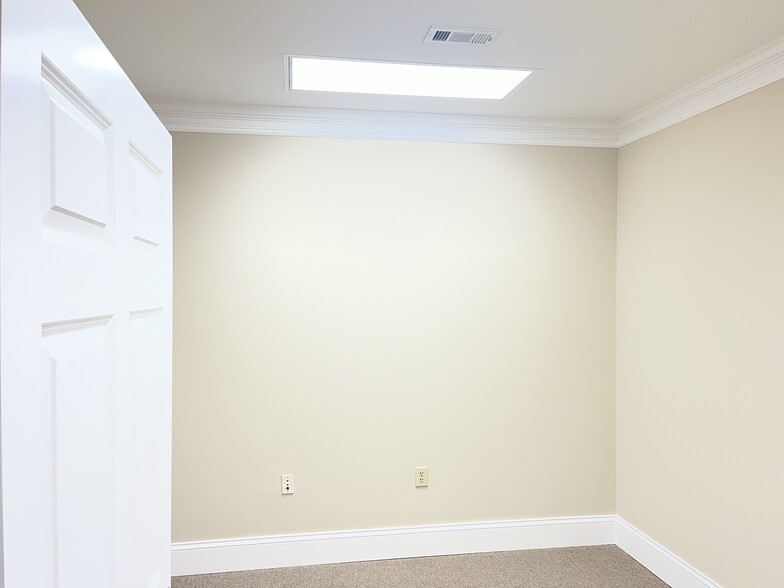 1621 N Roberts Rd, Kennesaw, GA à louer - Photo de l’immeuble – Image 2 sur 10