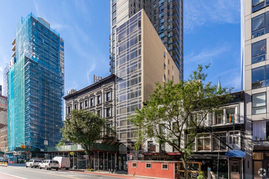 160 E 23rd St, New York, NY à louer - Photo de l’immeuble – Image 2 sur 5
