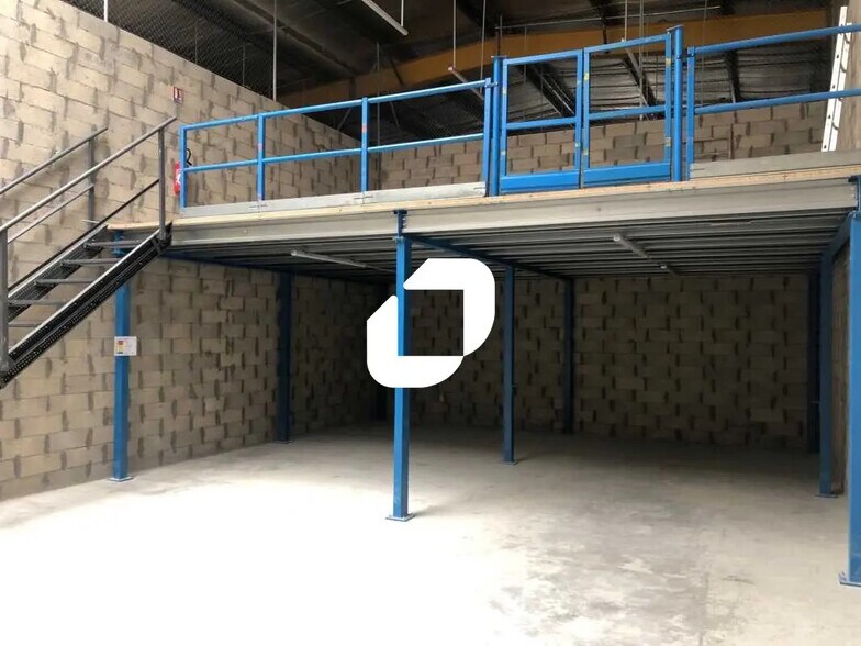 Local d’activités dans BOISSY-L'AILLERIE à louer - Photo de l’immeuble – Image 1 sur 5