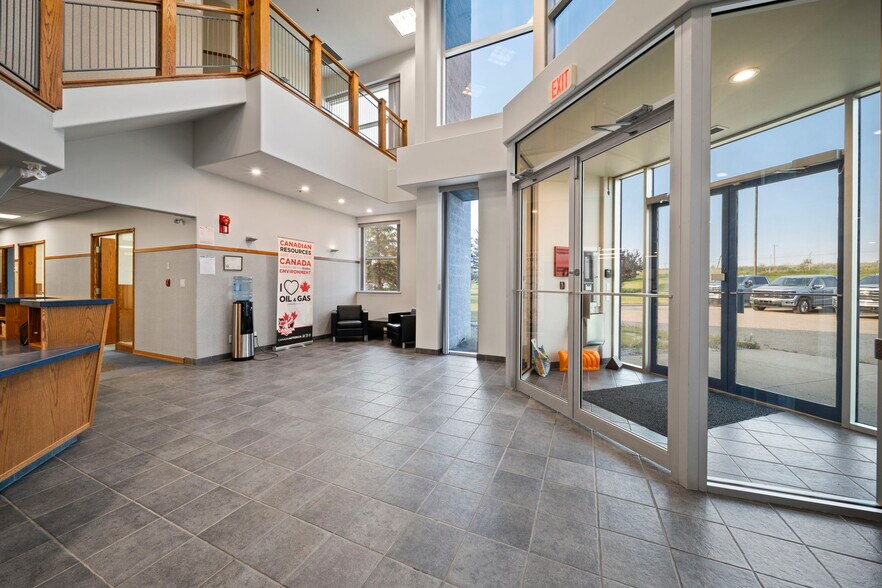 8014 Edgar Industrial Cres, Red Deer, AB à vendre - Photo de l’immeuble – Image 3 sur 40