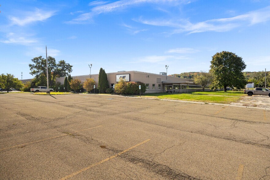 6533 N Galena Rd, Peoria, IL à louer - Photo de l’immeuble – Image 2 sur 28