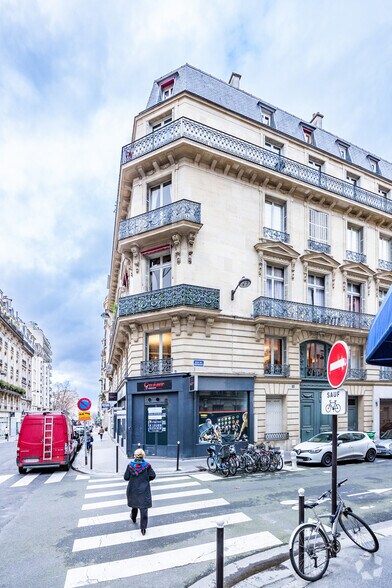 100 Rue De Tocqueville, Paris à vendre - Photo de l’immeuble – Image 2 sur 3