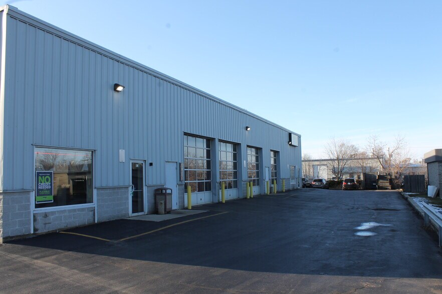 80 Berkshire Dr, Crystal Lake, IL à louer - Photo de l’immeuble – Image 2 sur 19