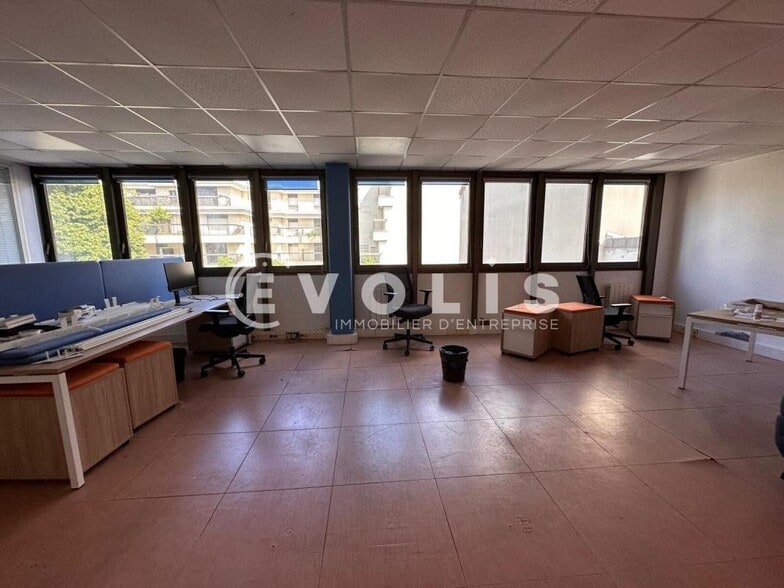 Bureau dans Bourg-la-Reine à louer - Photo intérieure – Image 2 sur 7