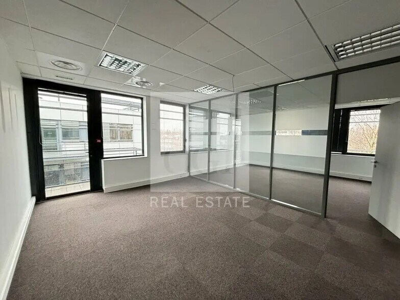 Bureau dans Saint-Priest à louer - Photo de l’immeuble – Image 2 sur 10