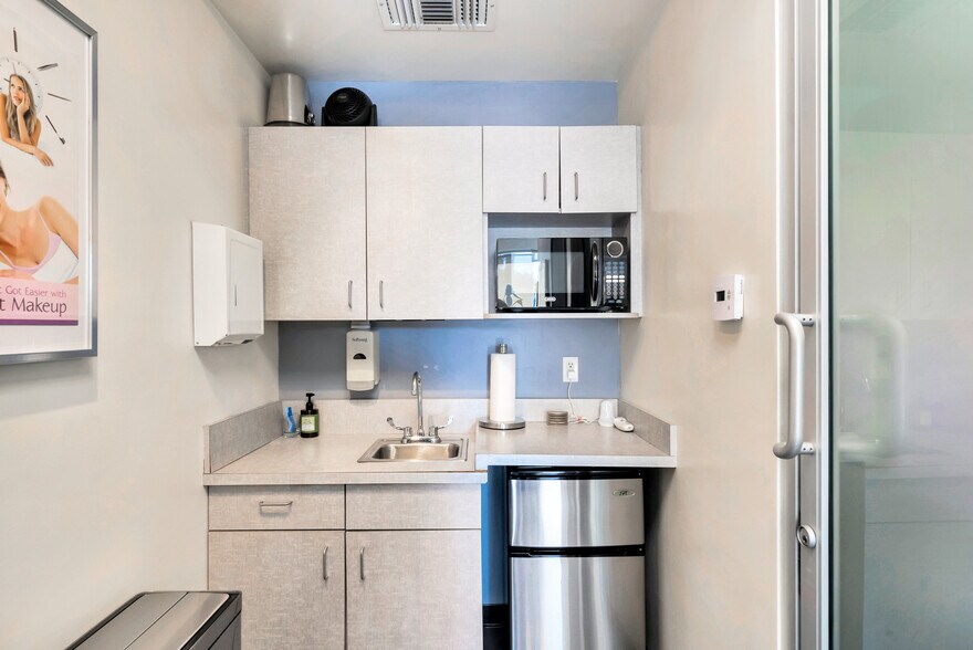 24691 Del Prado Ave, Dana Point, CA à louer - Photo de l’immeuble – Image 2 sur 29