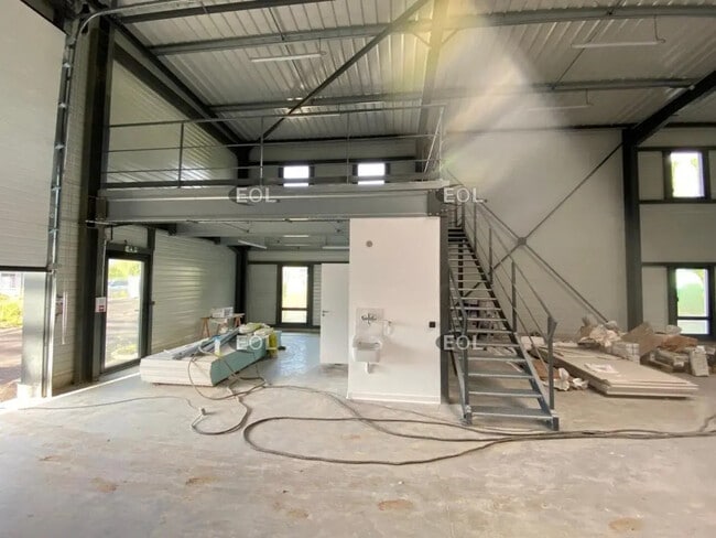 Plus de détails pour Local d'activités à louer