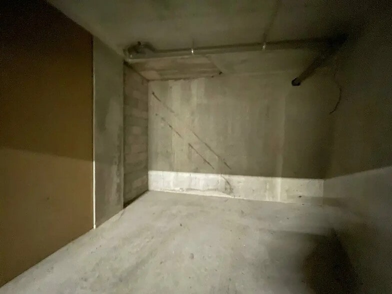 Industriel/Logistique dans Nice à vendre - Photo de l’immeuble – Image 1 sur 3