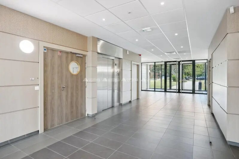 Bureau dans Saint-Bénigne à louer - Hall d’entrée – Image 2 sur 13