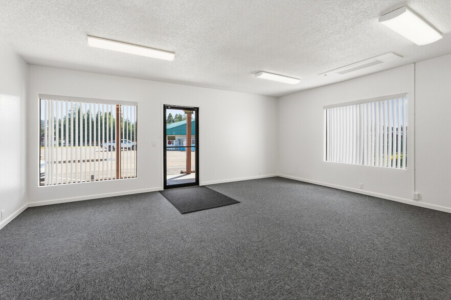 303 Talmage Rd, Ukiah, CA à louer - Photo intérieure – Image 2 sur 6