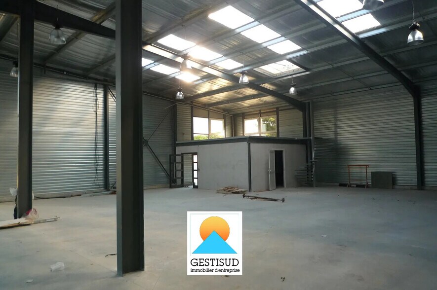 Local d’activités dans Signes à louer - Photo intérieure – Image 3 sur 3