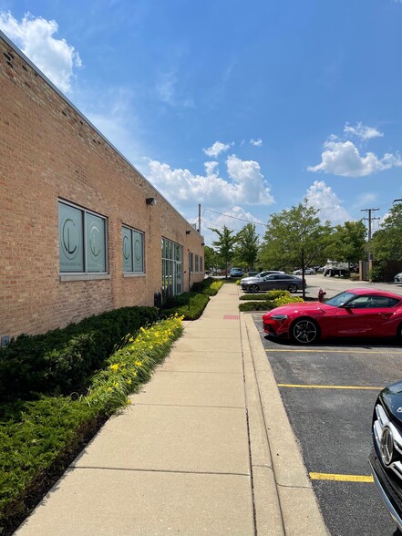 1321 Tower Rd, Schaumburg, IL à louer - Photo de l’immeuble – Image 3 sur 19