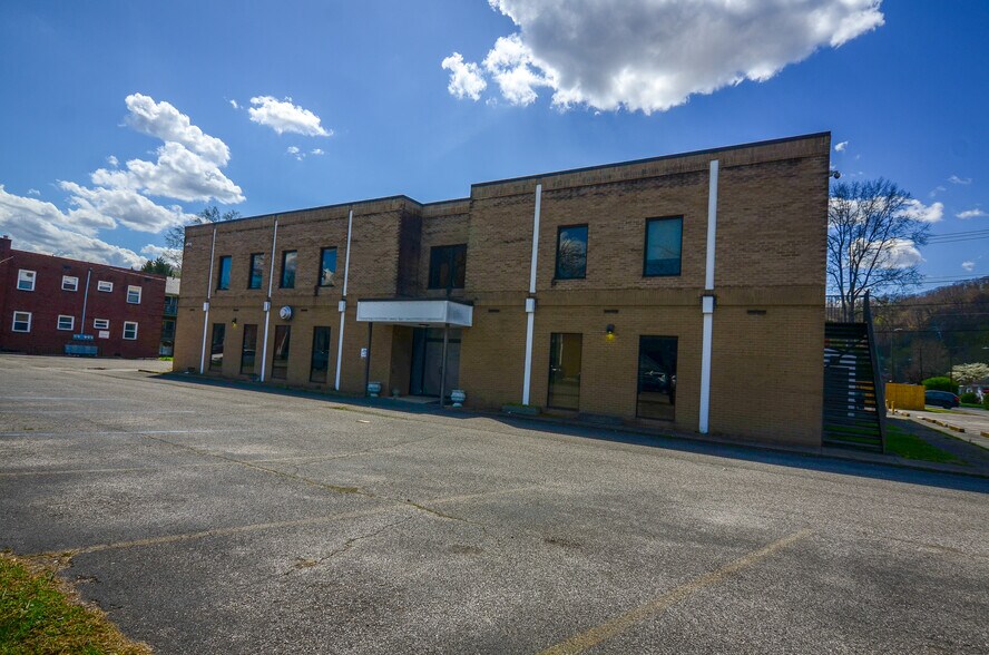 4701 MacCorkle Ave SE, Charleston, WV à vendre - Photo principale – Image 1 sur 18