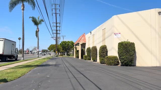 3615-3633 W Warner Ave, Santa Ana, CA à louer - Vidéo sur l’annonce professionnelle – Image 2 sur 17